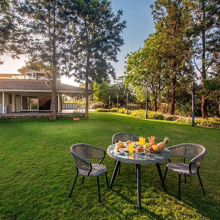Stayvista'S Silver Grove - Serene Haven With Expansive Lawn & Terrace Nashik Exterior photo